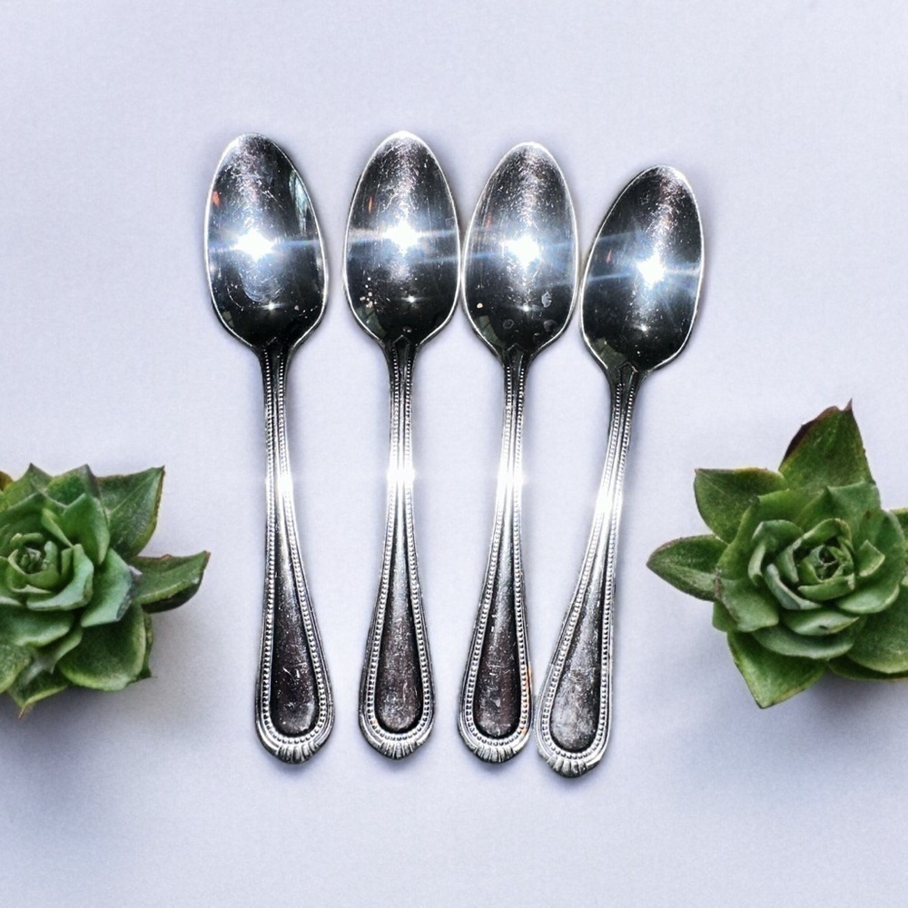 Set of 4 Oneida Countess tea spoons